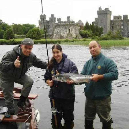 Michaeleen's Manor فندق مبيت وإفطار كونغ