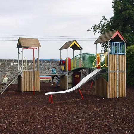 Michaeleen's Manor فندق مبيت وإفطار كونغ