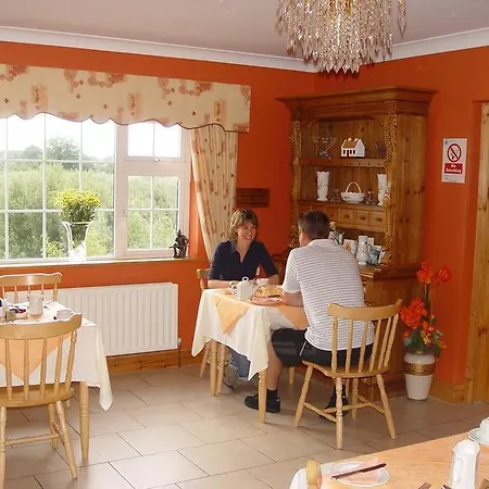 לינה וארוחת בוקר Michaeleen's Manor 4*