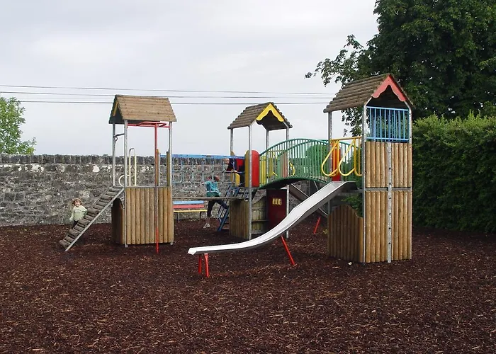 Michaeleen's Manor B&B 콩